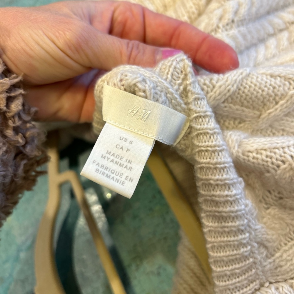 Ruffles Sweater - Picture 8 of 8